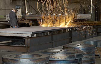 CNC-gesteuerte Anarbeitung von Stahl